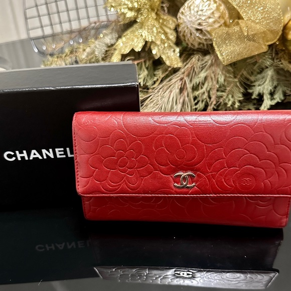 CHANEL RED LEATHER CAMELLIA LONG WALLET SERIE 16256612 - Picture 2 of 16